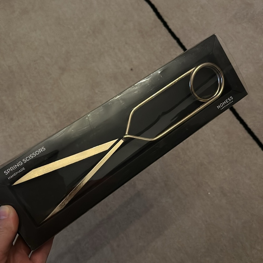 Nomess spring steel scissors NWT